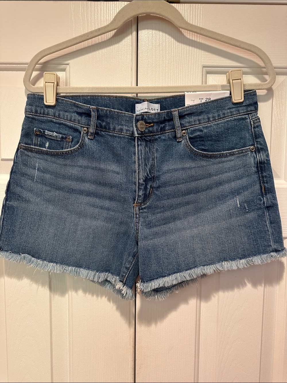 LOFT Frayed Hem Denim Shorts size 28/6